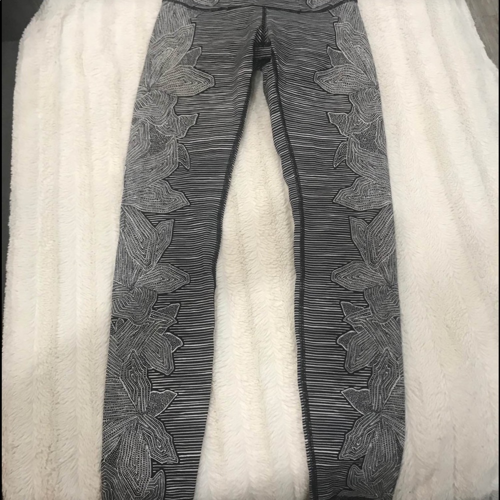 BNWOT lululemon high rise wunder unders size 4